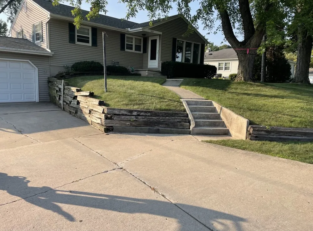 Top-rated yard maintenance for beautiful yards in Green Bay, WI by Diamond Travers Landscaping