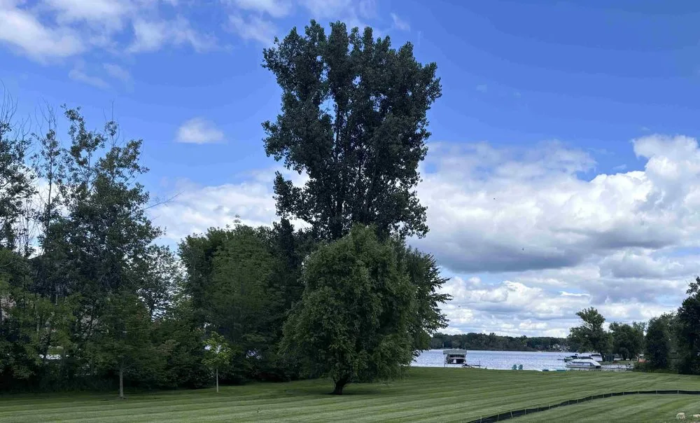 Custom residential landscaping for outdoor upgrades in Royal Oak, MI by Diamond Valley Outdoor Creations