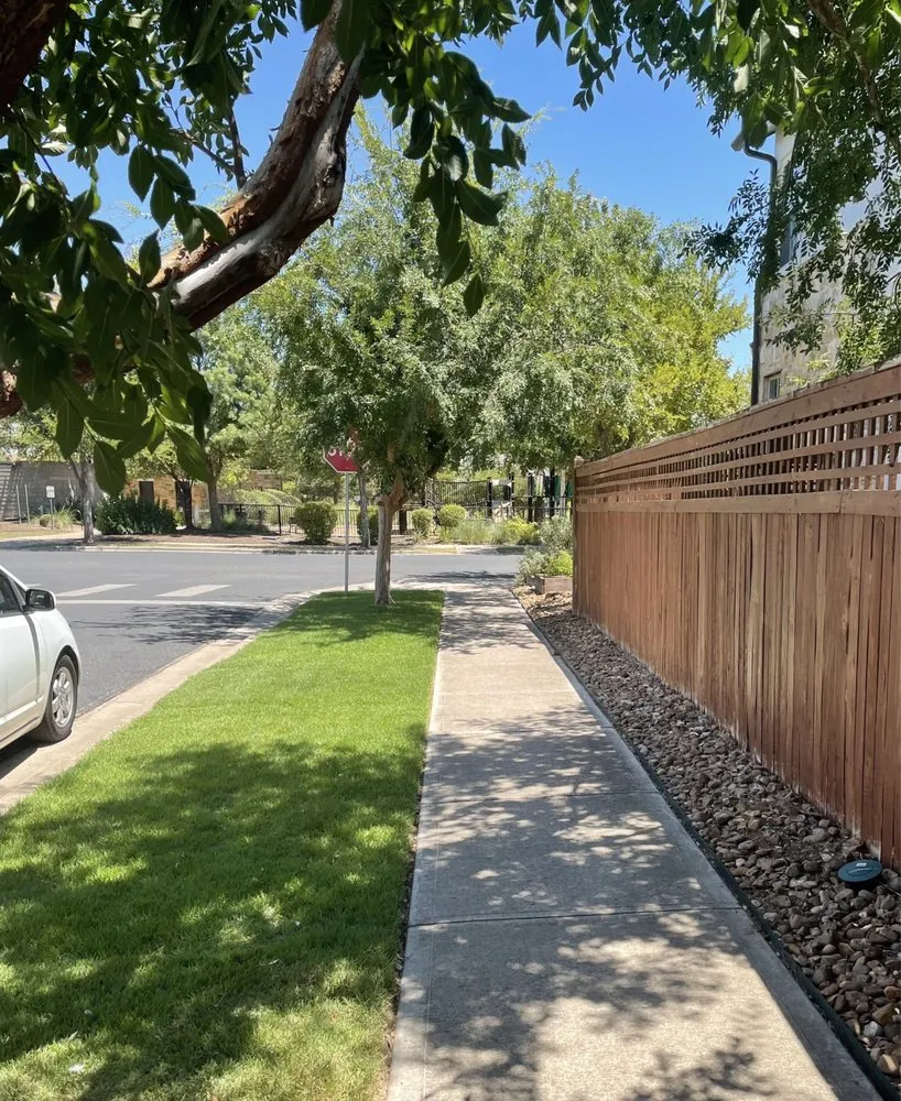 Reliable yard maintenance for residential properties in Manchaca, TX by Diamondscape