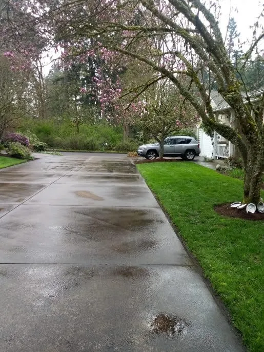 Custom outdoor landscaping in Eugene, OR by Diaz Gardening Services