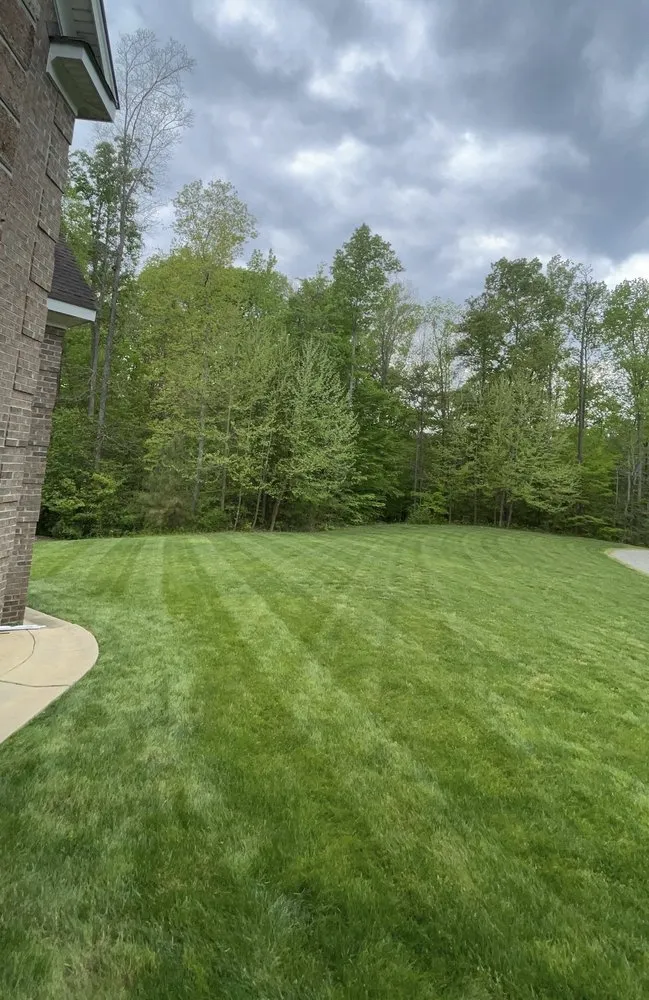 Top-rated yard maintenance for homes in Midlothian, VA by Diaz Innovations