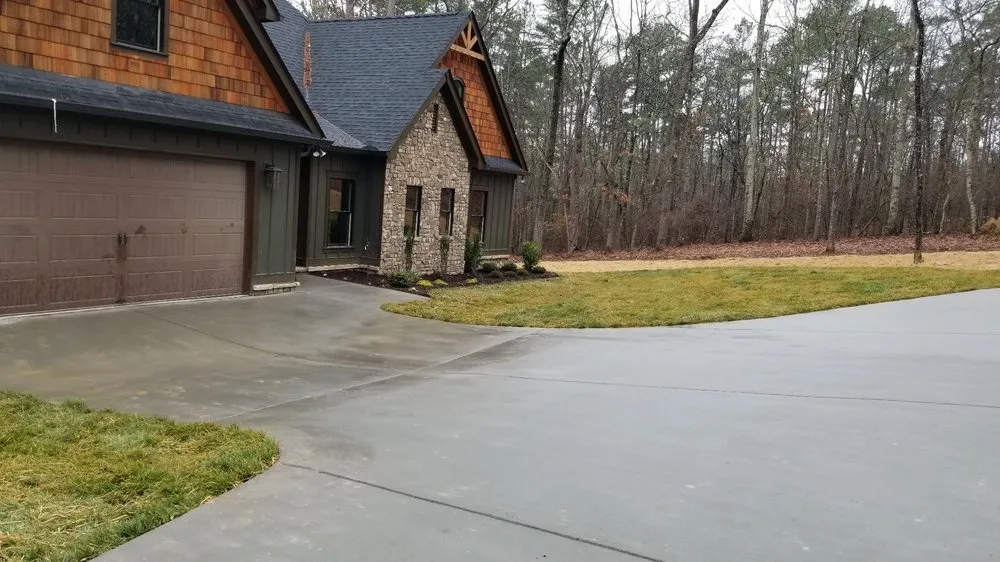 Affordable yard cleanup service near you in Chattanooga, TN by Diaz Lawn Care And Landscaping