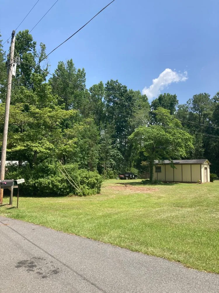 Reliable lawn mowing service experts serving Havana, FL - Diaz Lawn Service