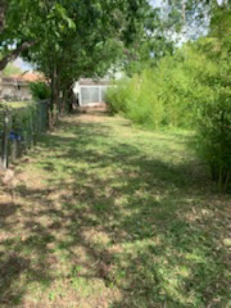 Professional lawn mowing service experts serving Kyle, TX - Diaz Trimming Services