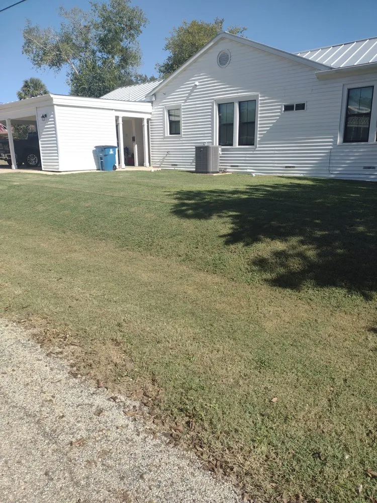 Local garden landscaping experts serving Floresville, TX - Diaz Yard Service