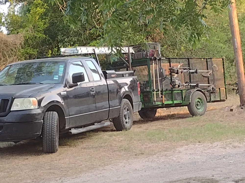 Affordable landscaping services experts serving Floresville, TX - Diaz Yard Service