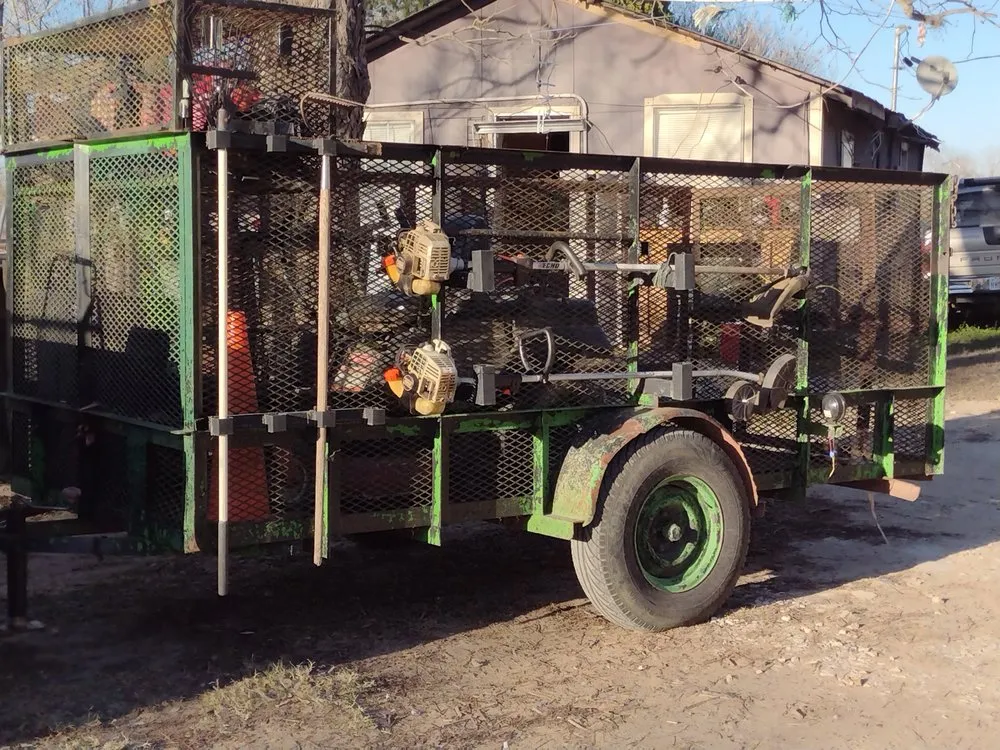 Custom garden landscaping in Floresville, TX by Diaz Yard Service