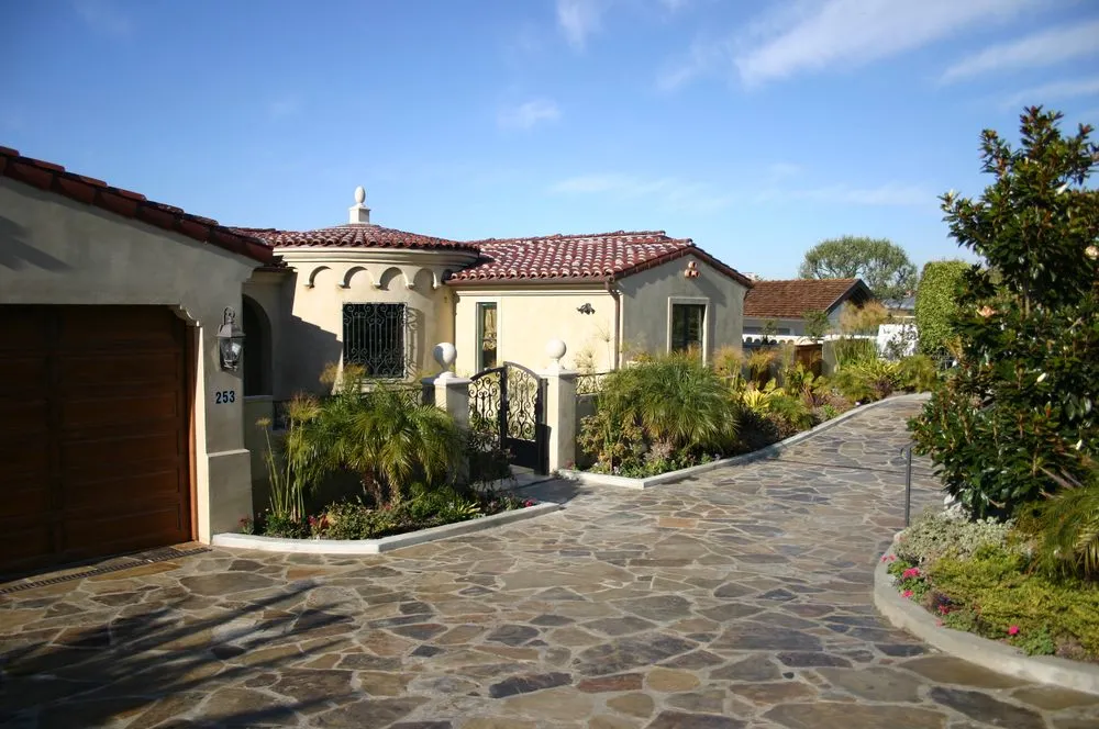 Reliable lawn mowing service experts serving Glendale, CA - Dibara Masonry