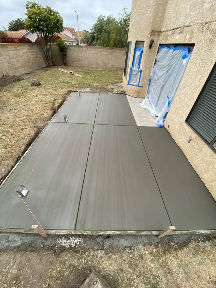 Professional yard maintenance in Oxnard, CA by Diego’s Landscape And Concrete