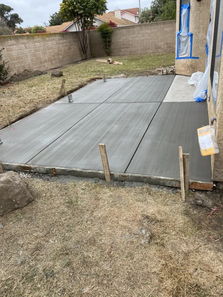 Reliable lawn care service in Oxnard, CA - Diego’s Landscape And Concrete