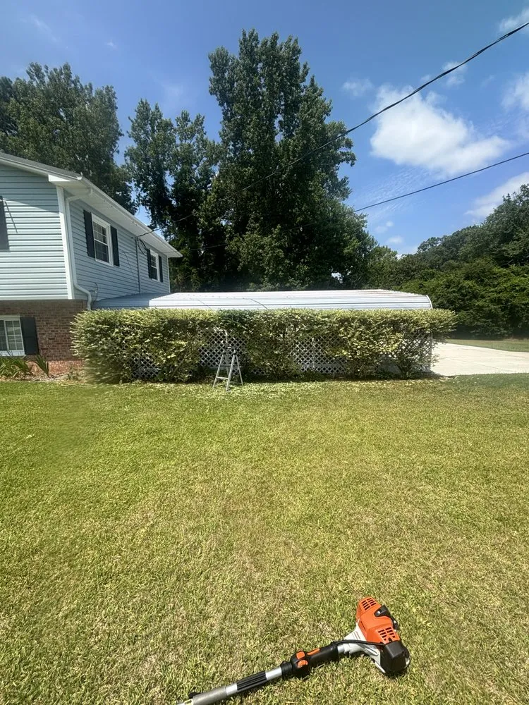 Reliable lawn mowing service experts serving Burgaw, NC - Diego’s Lawn Care