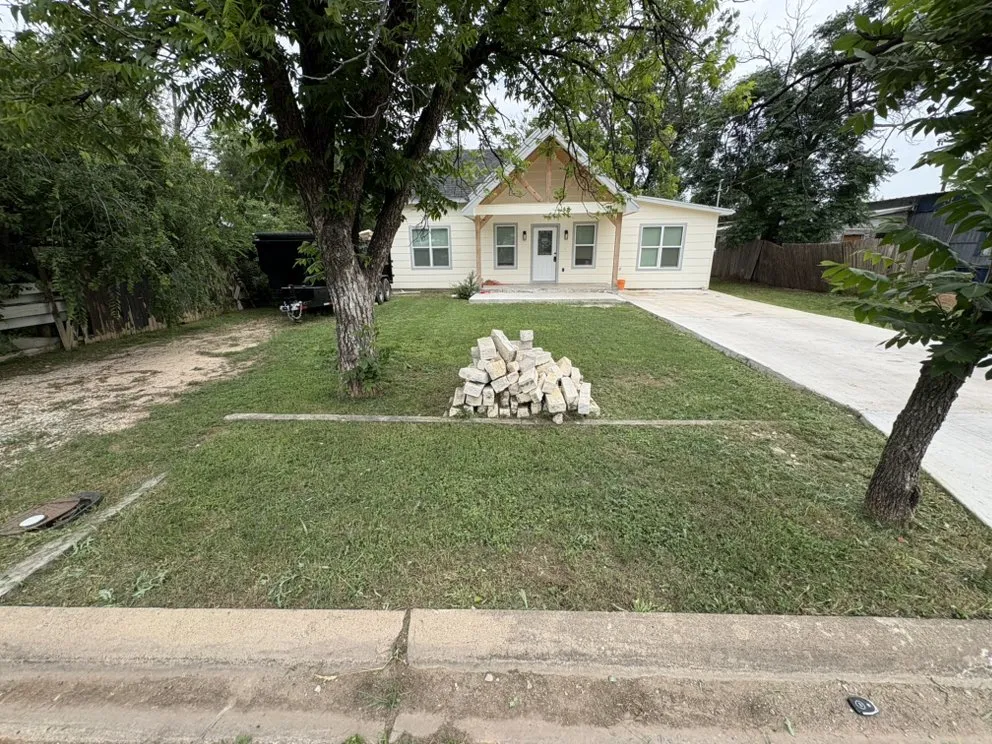 Professional yard maintenance in San Angelo, TX - Diego's Lawn Mowing