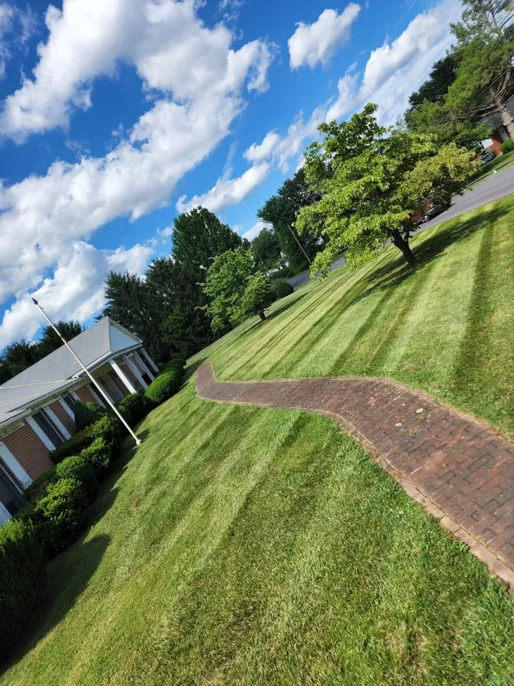Reliable yard maintenance in Edinburg, VA by Diem Brothers Landscaping