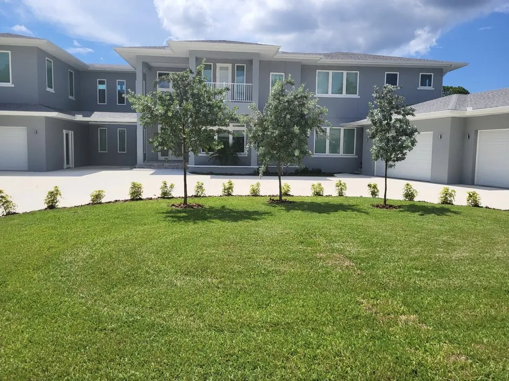 Affordable landscaping services experts serving Tampa Bay, FL - Dig Em Up Care