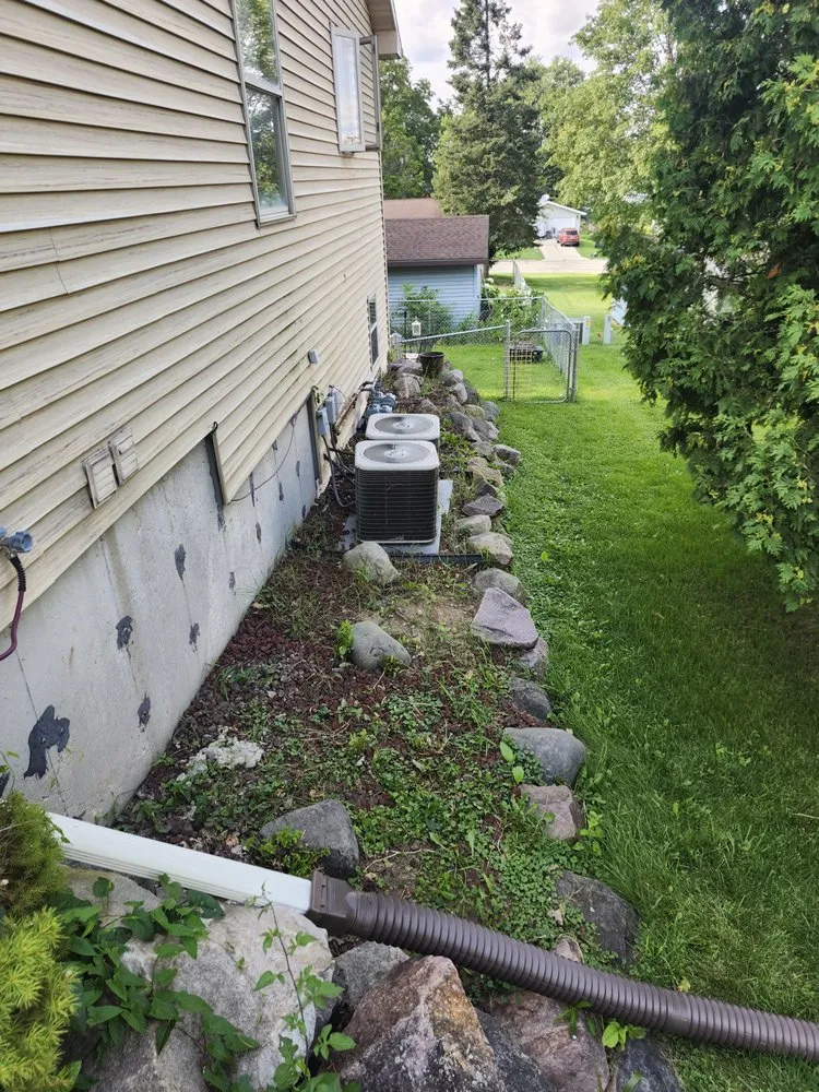 Custom outdoor landscaping in Boscobel, WI by Dig Industries