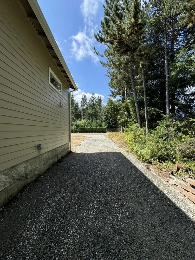 Local lawn care service for beautiful yards across Yelm, WA - Diggin it Construction