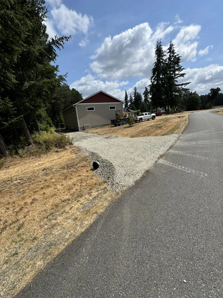 Professional lawn care service in Yelm, WA by Diggin it Construction