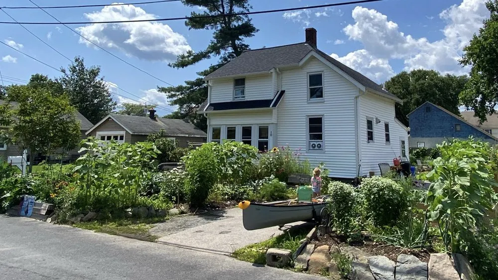 Reliable garden landscaping experts serving Barrington, RI - Digging Education