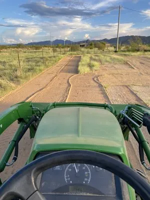 Diligent Tractor Service Logo