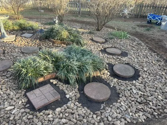 Dillion And Davis Landscaping Logo