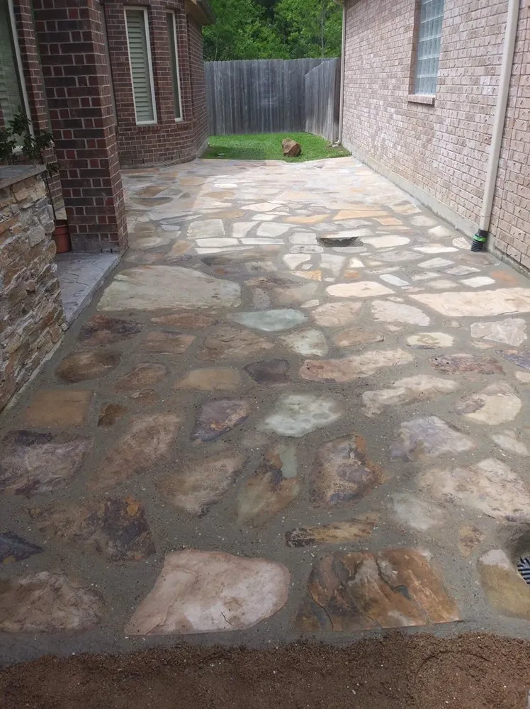 Top-rated lawn care service for homes in Conroe, TX by Dilmer Quintanilla Landscaping Services