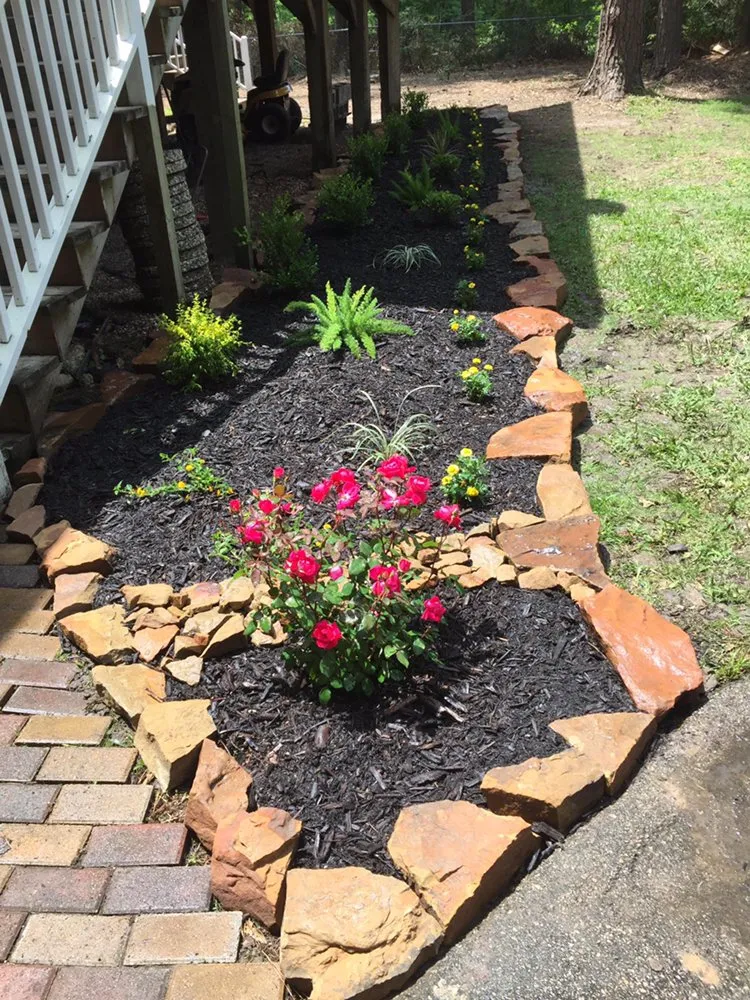Professional yard cleanup service with custom design in Conroe, TX by Dilmer Quintanilla Landscaping Services