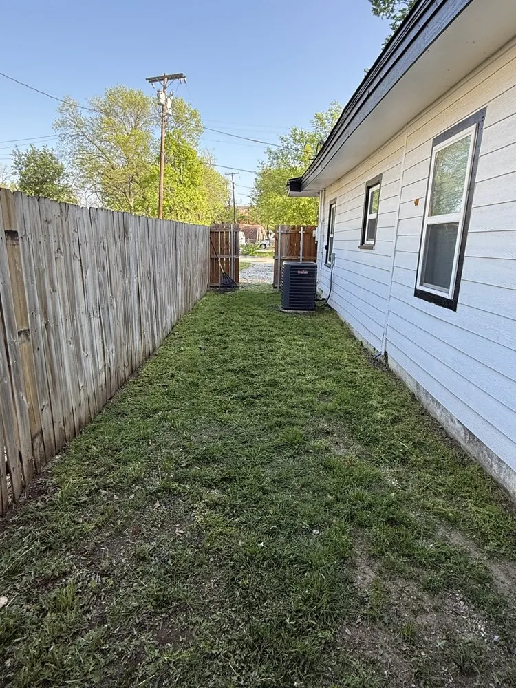 Reliable lawn care service in Dallas, TX by Dinos Green Grass