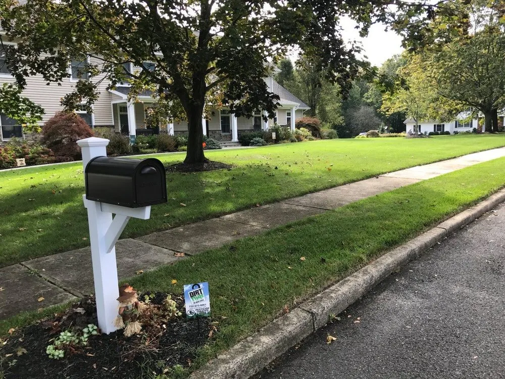 Reliable lawn care service in Eatontown, NJ - Dirt & Turf