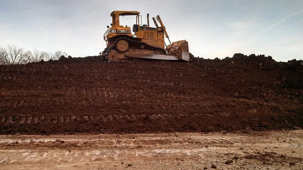 Expert yard maintenance for beautiful yards in Murfreesboro, TN by Dirt Works LLC.