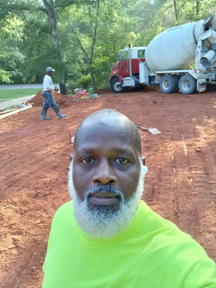 Affordable lawn care service experts serving Newnan, GA - Dirtpushers Landscape Construction