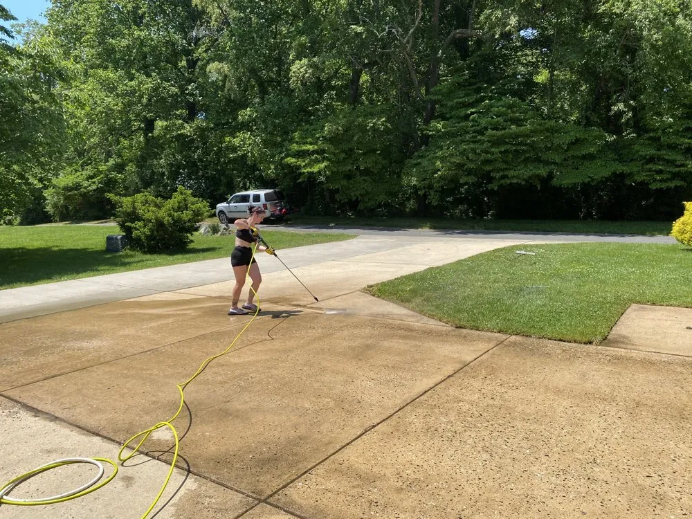 Expert lawn care service experts serving Essex, MD - Dirty Byrds Landscaping