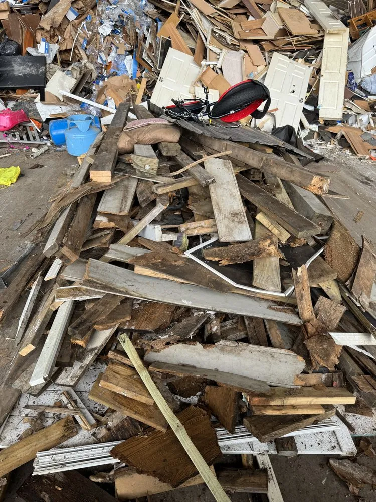 Affordable yard maintenance in Gainesville, GA - Dirty Dawg Hauling And Disposal