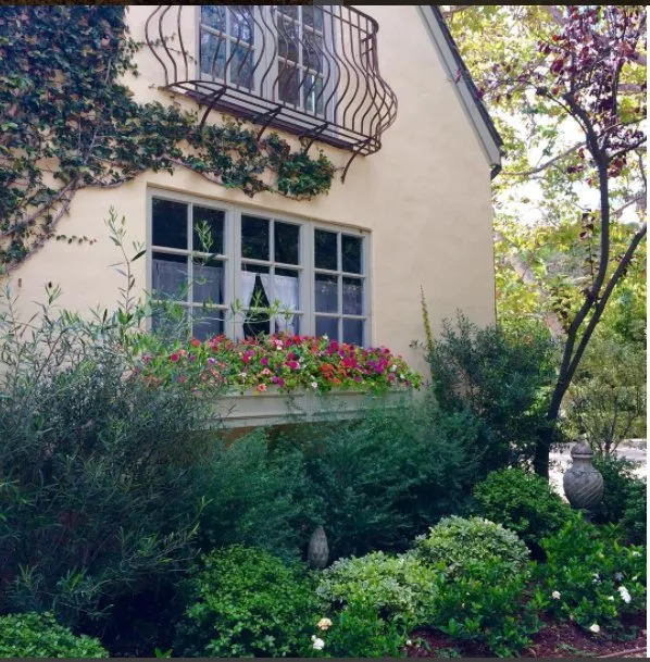 Professional landscaping services for year-round maintenance across Pacific Palisades, CA - Dirty Girl Organic Landcare
