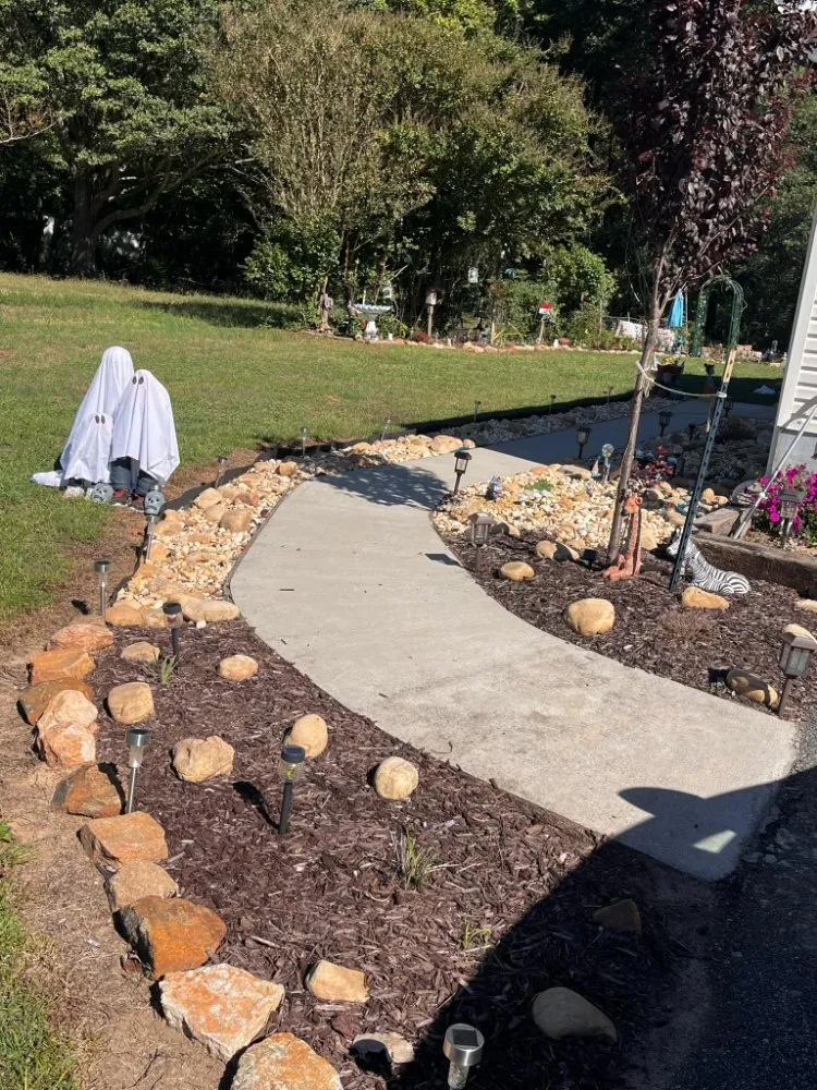 Professional yard maintenance experts serving Commerce, GA - Dirty Girls Lawn and Garden Detailers