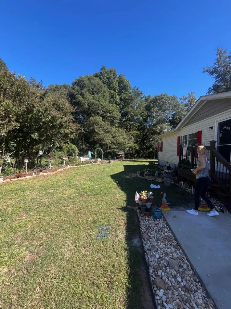 Custom yard cleanup service experts serving Commerce, GA - Dirty Girls Lawn and Garden Detailers