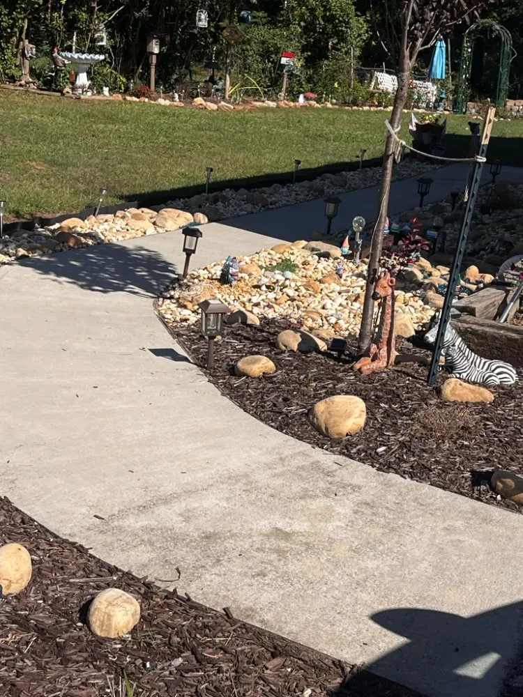 Local yard cleanup service experts serving Commerce, GA - Dirty Girls Lawn and Garden Detailers