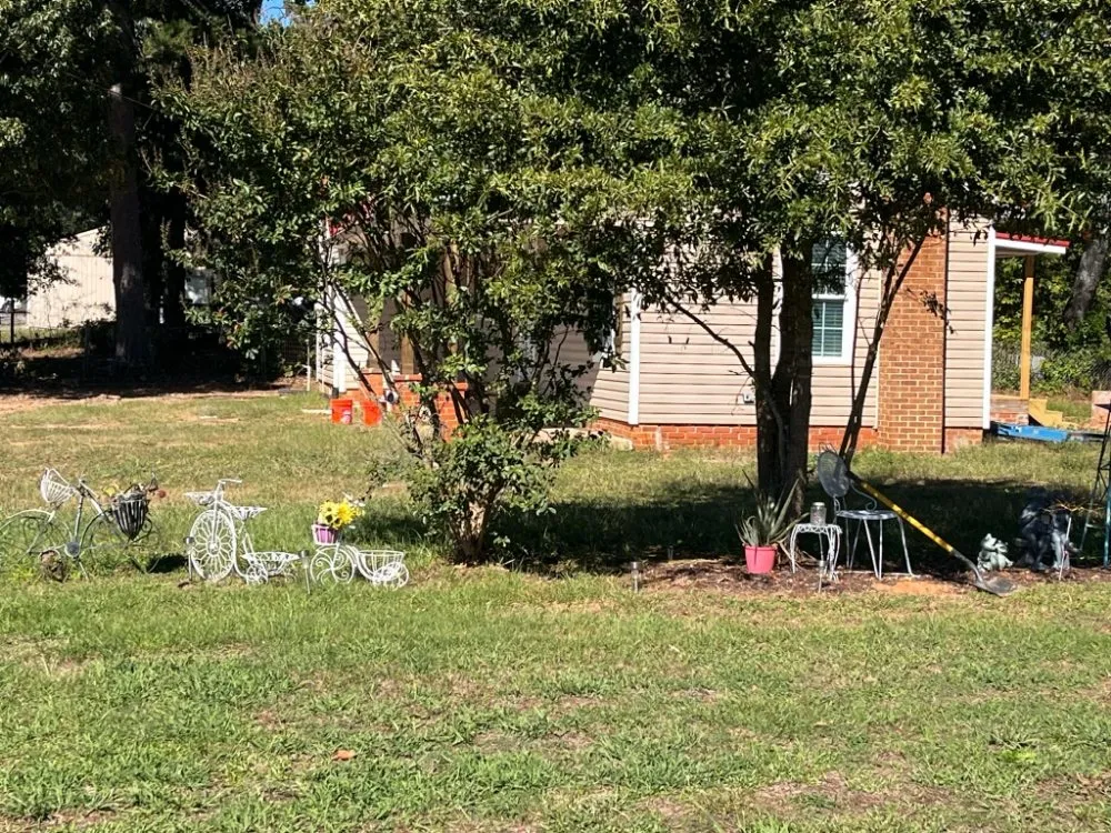 Expert yard maintenance in Commerce, GA by Dirty Girls Lawn and Garden Detailers