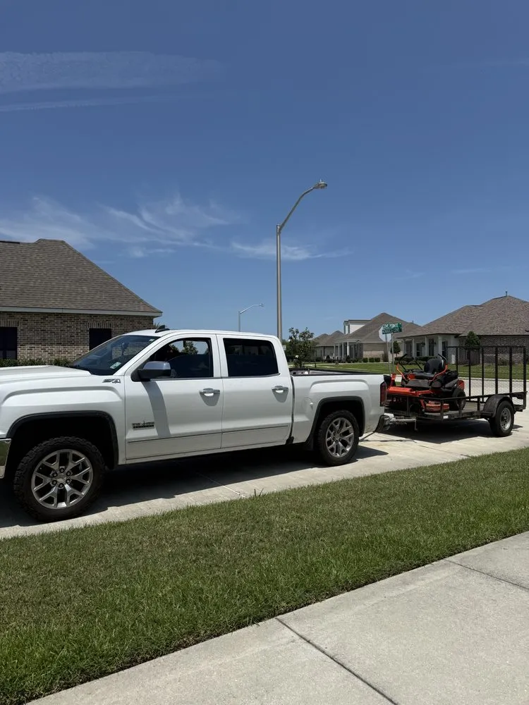 Trusted garden landscaping with custom design in Luling, LA by Dirty Marsh Lawncare