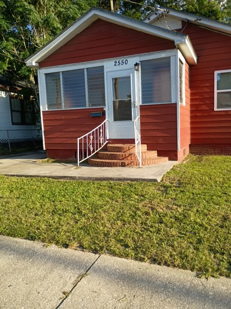 Local lawn care service in Starke, FL by Dirty South Trio