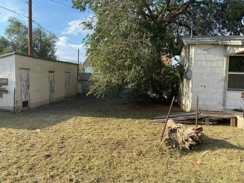 Professional landscaping services experts serving Roswell, NM - DirtyDeed's Services