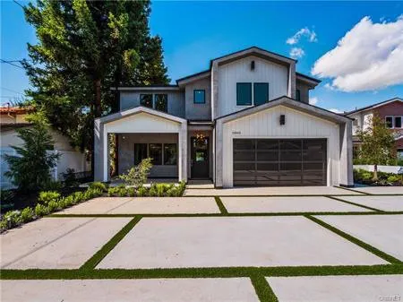 Expert yard cleanup service experts serving Woodland Hills, CA - Discount Landscape