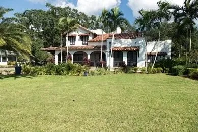 Expert landscape installation in Tamarac, FL by Discount Landscaping