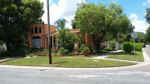 Expert garden landscaping in St Petersburg, FL - Discount Lawn Cuts