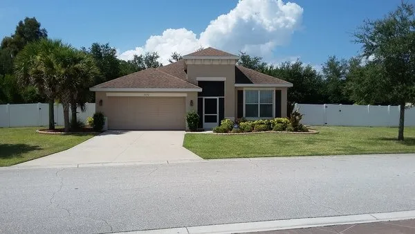 Custom yard cleanup service in St Petersburg, FL - Discount Lawn Cuts