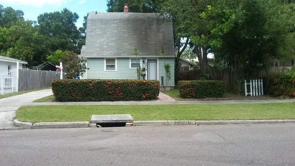 Expert residential landscaping for homes in St Petersburg, FL by Discount Lawn Cuts