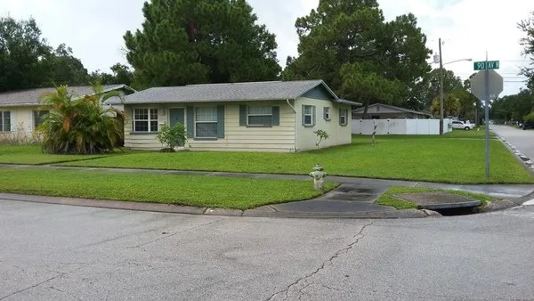 Professional landscaping services experts serving St Petersburg, FL - Discount Lawn Cuts