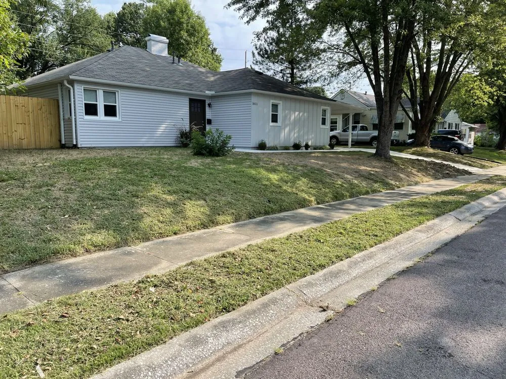 Custom landscaping services experts serving Sedalia, MO - Discount Lawn Services