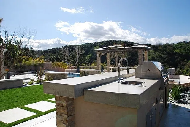 Professional lawn care service in Sherman Oaks, CA - Discovery Landscaping