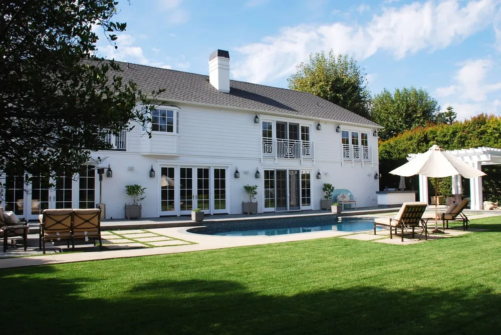 Top-rated lawn mowing service for beautiful yards across Sherman Oaks, CA - Discovery Landscaping