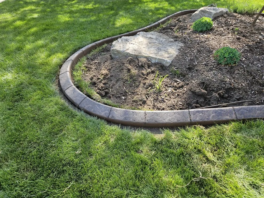 Top-rated yard maintenance in Middleville, MI by Distinctive Edge Concrete Landscape Edging